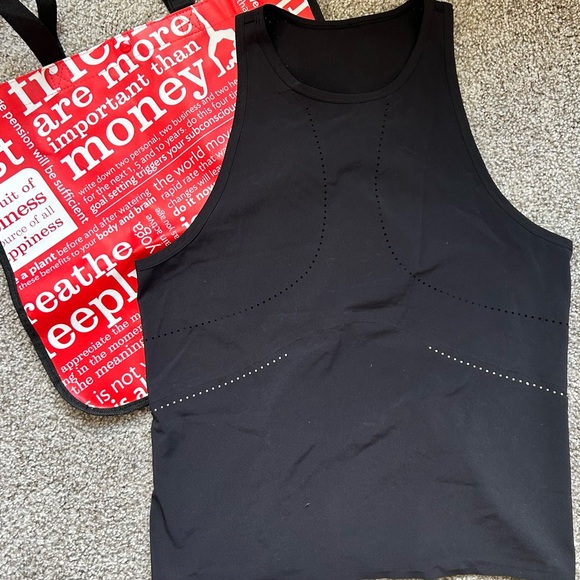 Lululemon size 8 vented tank - Picture 1 of 2